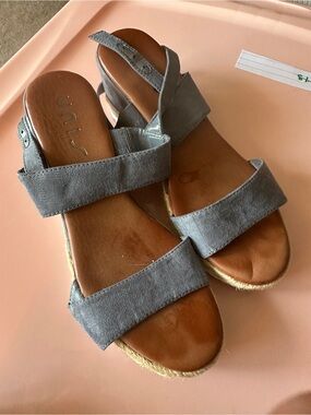 Unisa wedges size 7 good condition